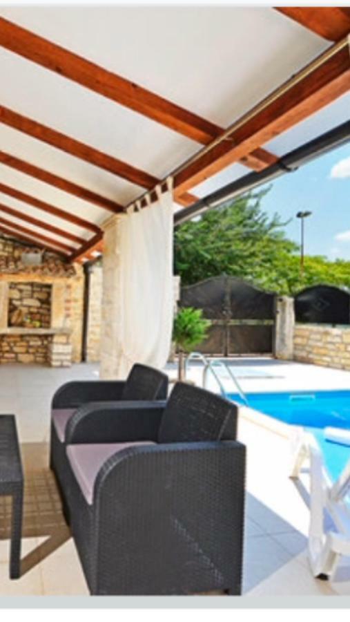 Lory Villa Sveti Lovreč Pazenatički Exteriör bild