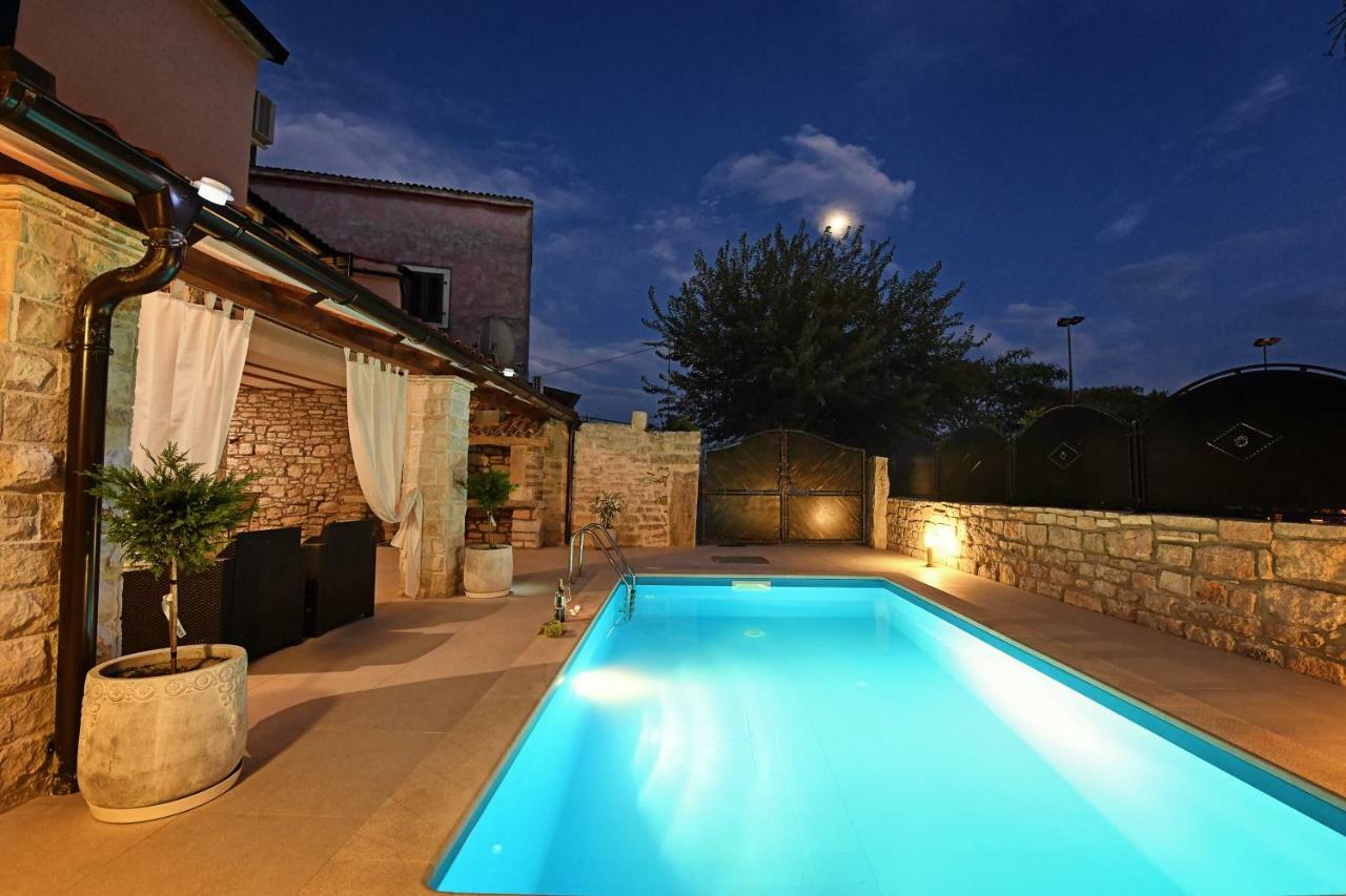Lory Villa Sveti Lovreč Pazenatički Exteriör bild