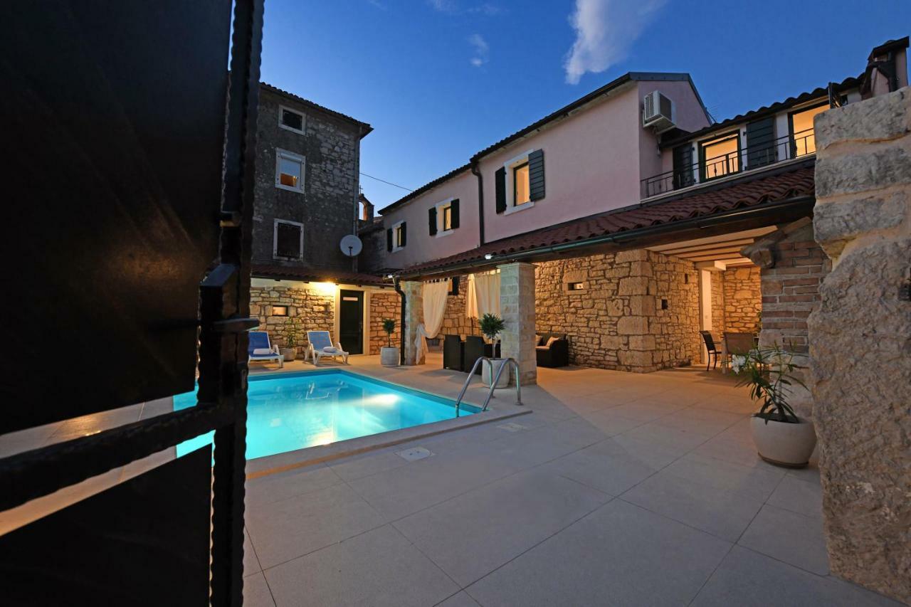 Lory Villa Sveti Lovreč Pazenatički Exteriör bild