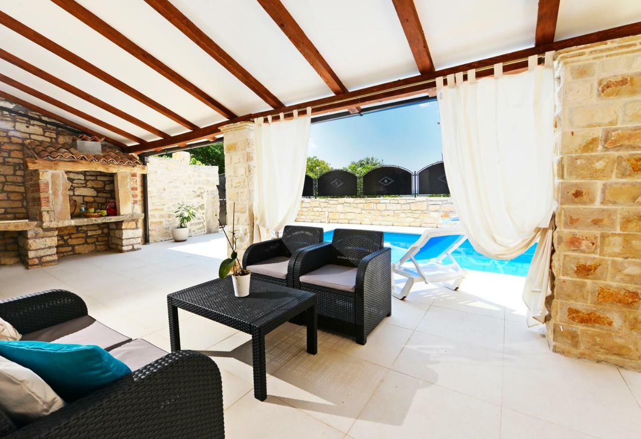 Lory Villa Sveti Lovreč Pazenatički Exteriör bild